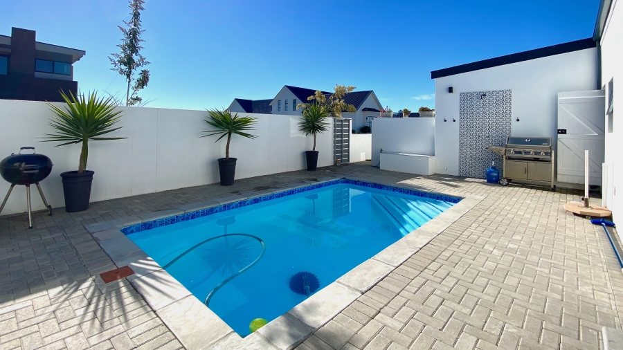 5 Bedroom Property for Sale in Dwarskersbos Western Cape